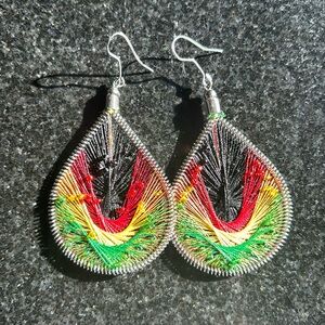 ✨5/$30✨ handmade Jamaican colours🇯🇲 beaded earrings